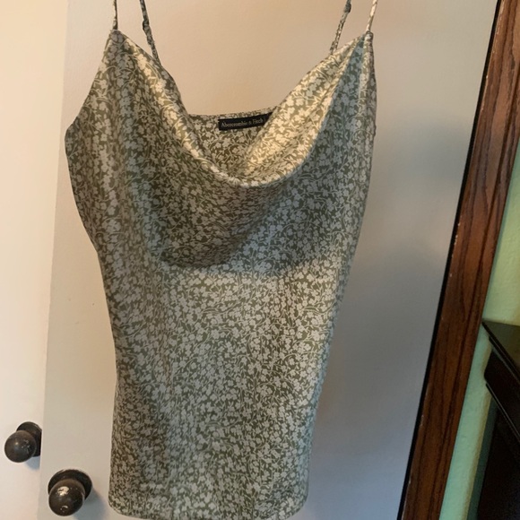 Cowl neck floral cami - Picture 2 of 4